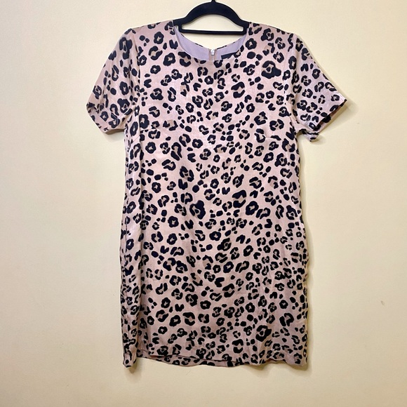 Vici Dress Size Medium Leopard Print Short Sleeve - Picture 1 of 11